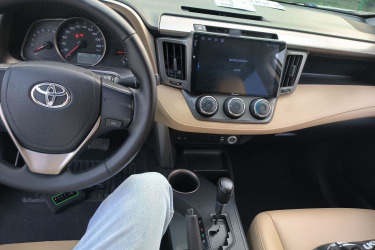 Used Toyota RAV4 2015 2.0L CVT Two-Wheel Drive Urban Edition Center Console