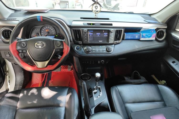 Used Toyota RAV4 2015 2.5L Automatic 4x4 Elite Edition Center Console