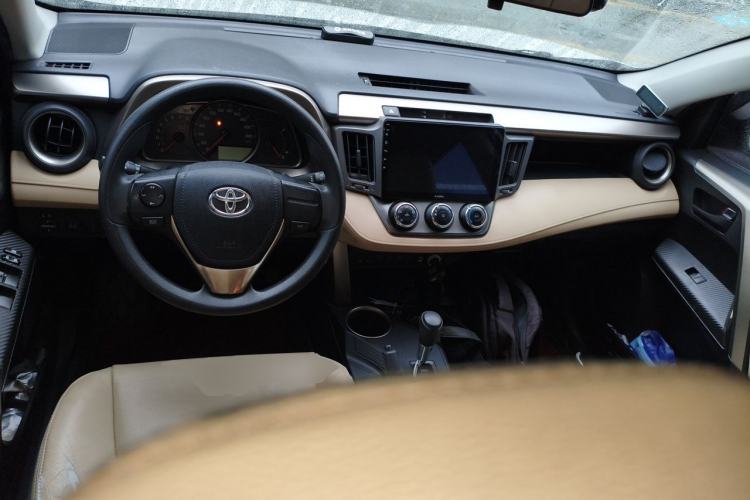 Used Toyota RAV4 2015 2.0L CVT Two-Wheel Drive Urban Edition Center Console