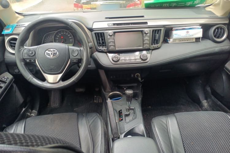 Used Toyota RAV4 2015 2.0L CVT Two-Wheel Drive Fashion Edition Center Console