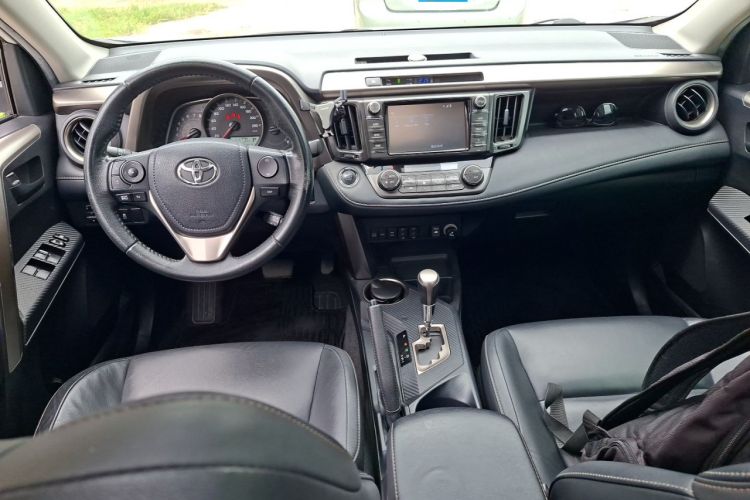 Used Toyota RAV4 2015 2.5L Automatic 4x4 Elite Edition Center Console
