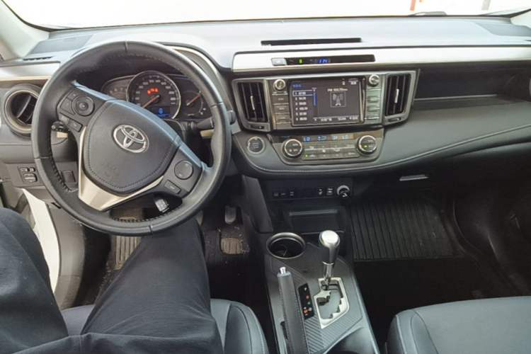 Used Toyota RAV4 2015 2.0L CVT Four-Wheel Drive New Edition Center Console