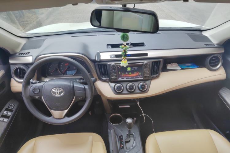 Used Toyota RAV4 2015 2.0L CVT Two-Wheel Drive Urban Edition Center Console