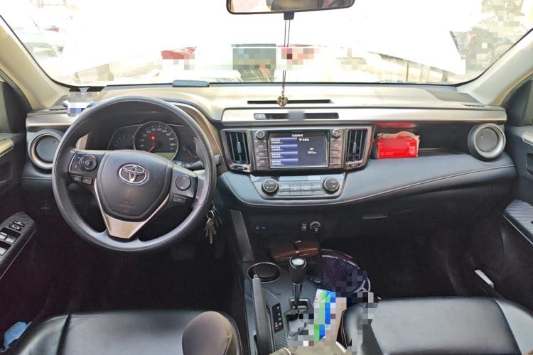 Used Toyota RAV4 2015 2.0L CVT Two-Wheel Drive Fashion Edition Center Console