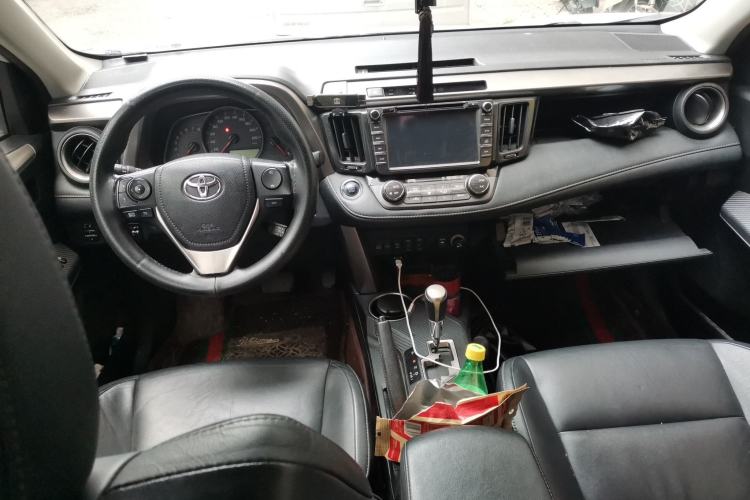 Used Toyota RAV4 2015 2.5L Automatic 4x4 Elite Edition Center Console