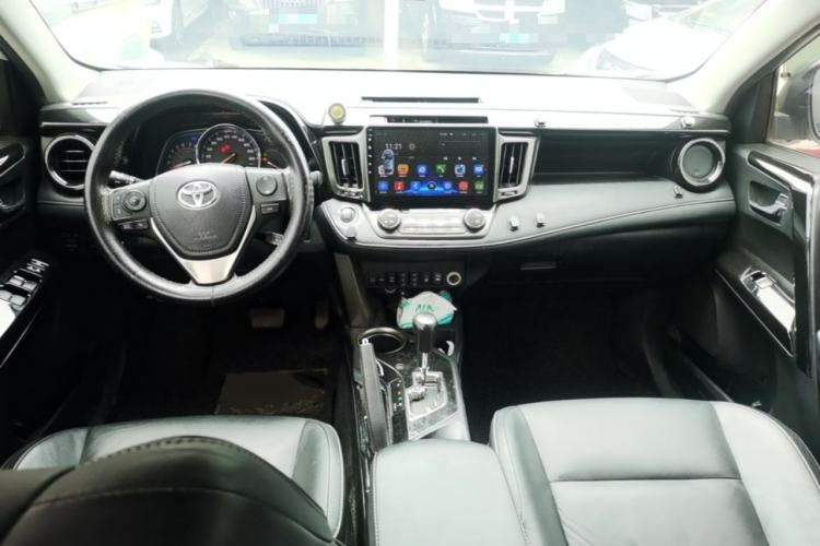 Used Toyota RAV4 2015 2.5L Automatic 4x4 Luxury Edition Center Console
