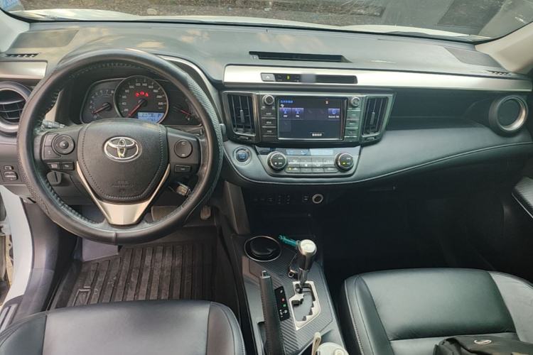 Used Toyota RAV4 2015 2.5L Automatic 4x4 Elite Edition Center Console