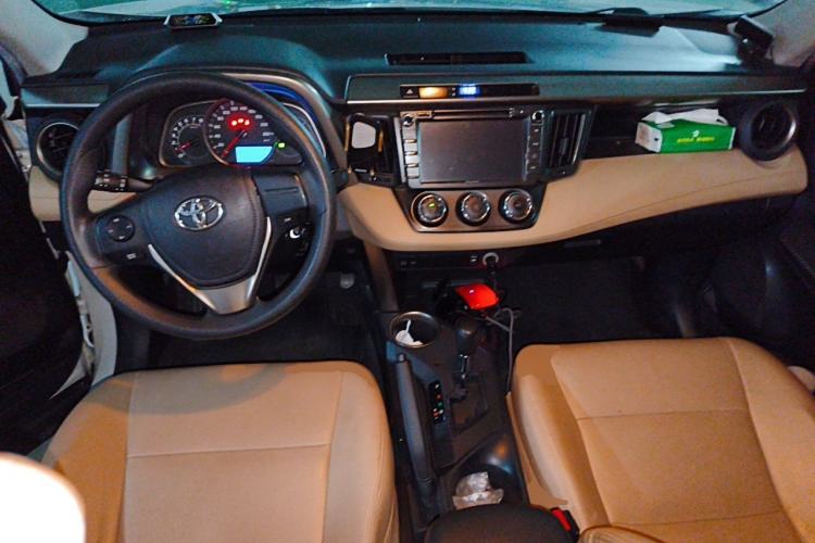 Used Toyota RAV4 2015 2.0L CVT Two-Wheel Drive Urban Edition Center Console
