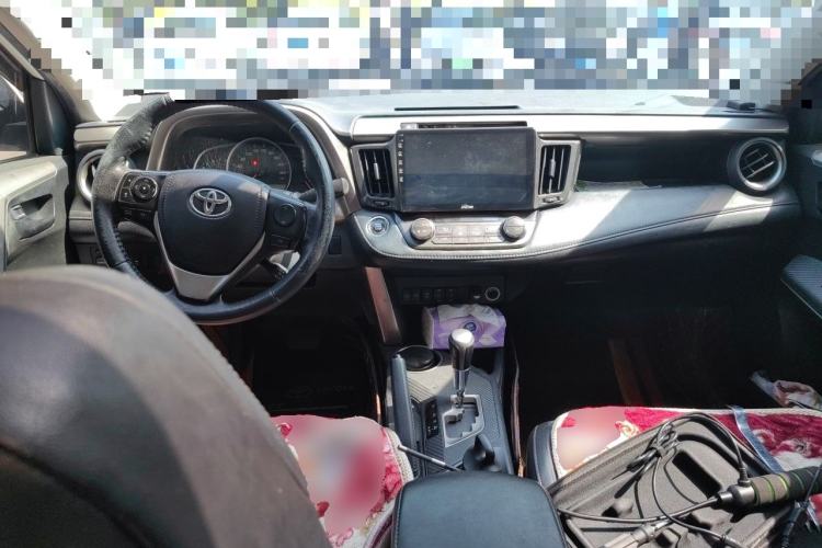 Used Toyota RAV4 2015 2.5L Automatic 4x4 Elite Edition Center Console