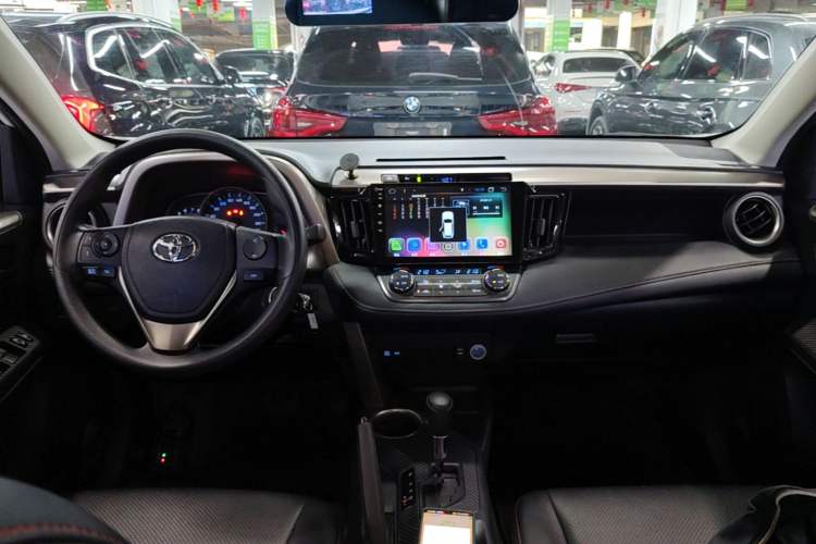 Used Toyota RAV4 2015 2.0L CVT Two-Wheel Drive Fashion Edition Center Console