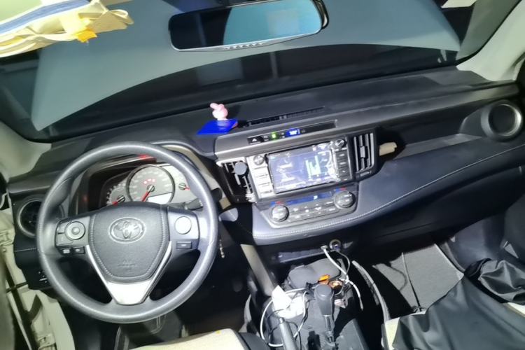 Used Toyota RAV4 2015 2.0L CVT Two-Wheel Drive Fashion Edition Center Console