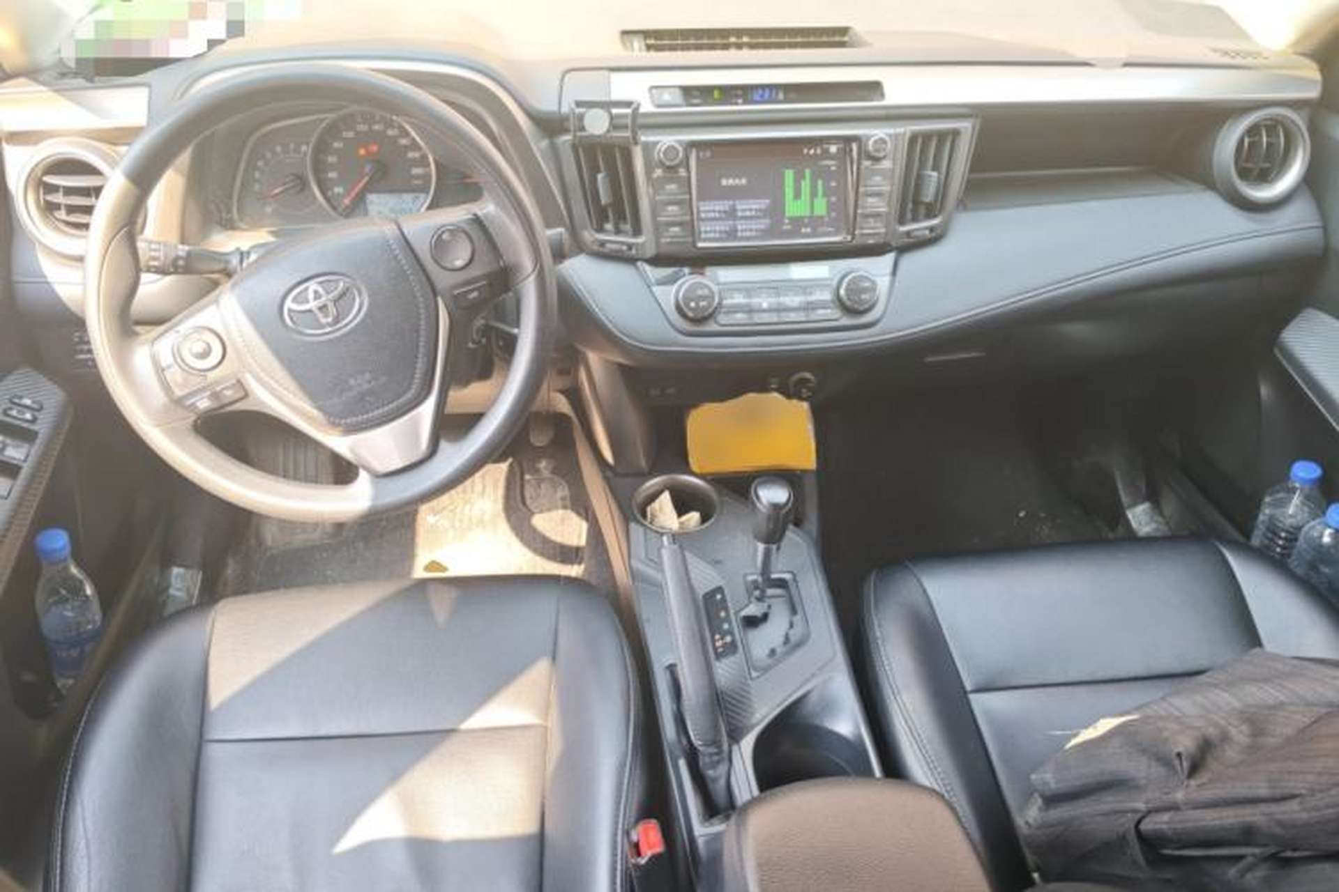 Used Toyota RAV4 2015 2.0L CVT Two-Wheel Drive Fashion Edition Center Console