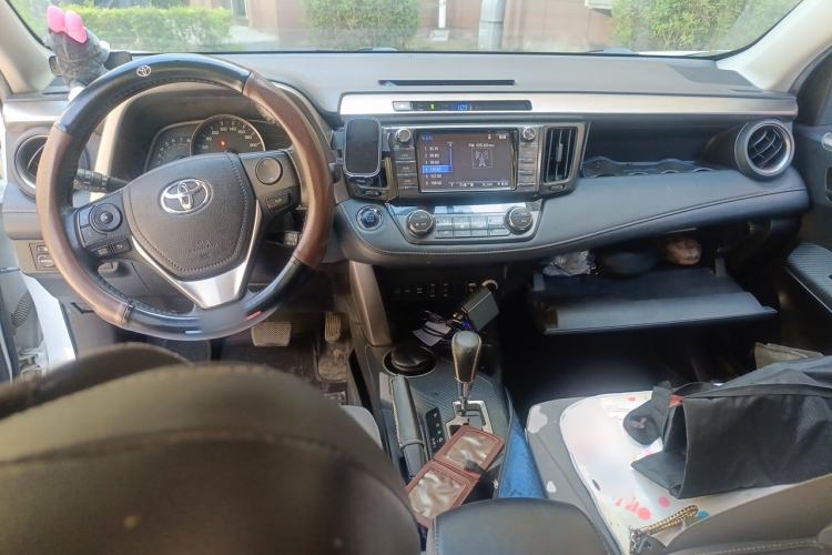 Used Toyota RAV4 2015 2.5L Automatic 4x4 Elite Edition Center Console