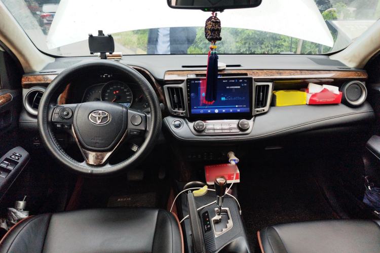 Used Toyota RAV4 2015 2.5L Automatic 4x4 Elite Edition Center Console