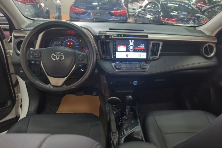 Used Toyota RAV4 2015 2.0L CVT Two-Wheel Drive Fashion Edition Center Console