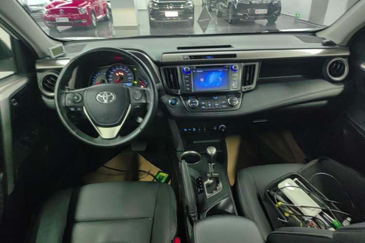 Used Toyota RAV4 2015 2.5L Automatic 4x4 Elite Edition Center Console