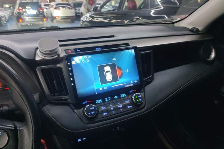 Used Toyota RAV4 2015 2.0L CVT Two-Wheel Drive Fashion Edition Center Console