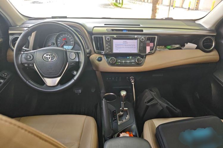 Used Toyota RAV4 2015 2.5L Automatic 4x4 Elite Edition Center Console