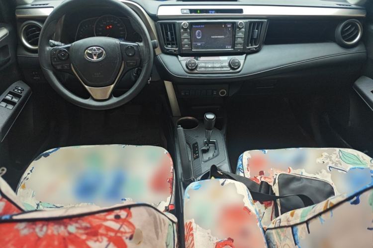 Used Toyota RAV4 2015 2.0L CVT Two-Wheel Drive Fashion Edition Center Console