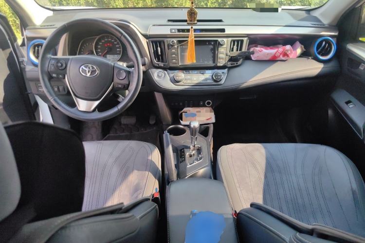 Used Toyota RAV4 2015 2.5L Automatic 4x4 Elite Edition Center Console