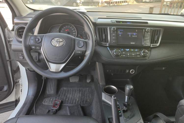 Used Toyota RAV4 2015 2.0L CVT Two-Wheel Drive Fashion Edition Center Console