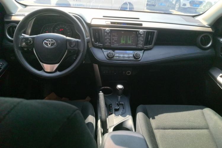 Used Toyota RAV4 2015 2.0L CVT Two-Wheel Drive Fashion Edition Center Console