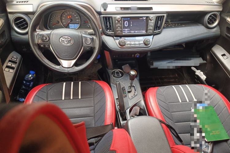 Used Toyota RAV4 2015 2.0L CVT Two-Wheel Drive Fashion Edition Center Console