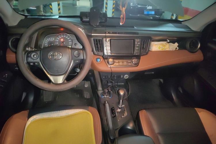 Used Toyota RAV4 2015 2.5L Automatic 4x4 Elite Edition Center Console