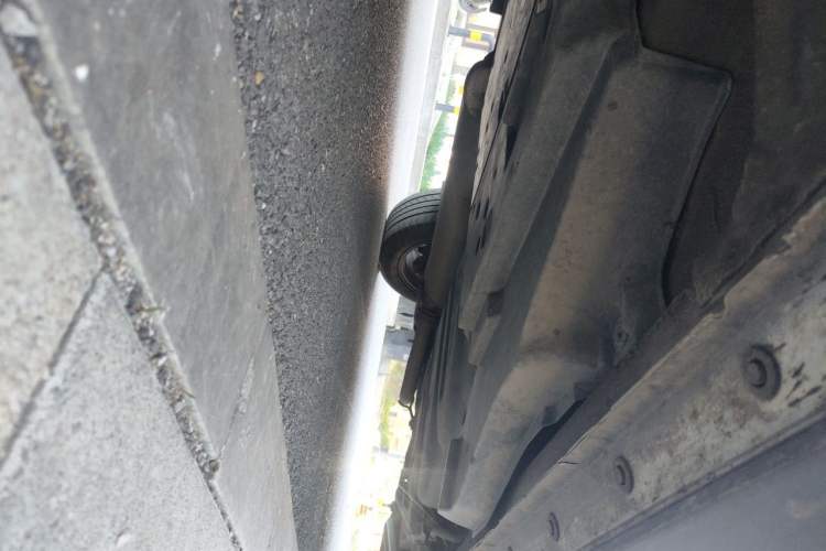 Used Toyota RAV4 2015 2.5L Automatic 4x4 Elite Edition Chassis Front Left