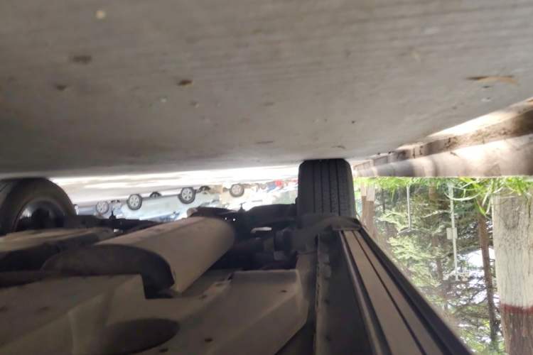 Used Toyota RAV4 2015 2.5L Automatic 4x4 Elite Edition Chassis Front Right