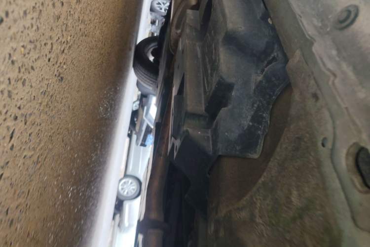 Used Toyota RAV4 2015 2.5L Automatic 4x4 Elite Edition Chassis Front Right