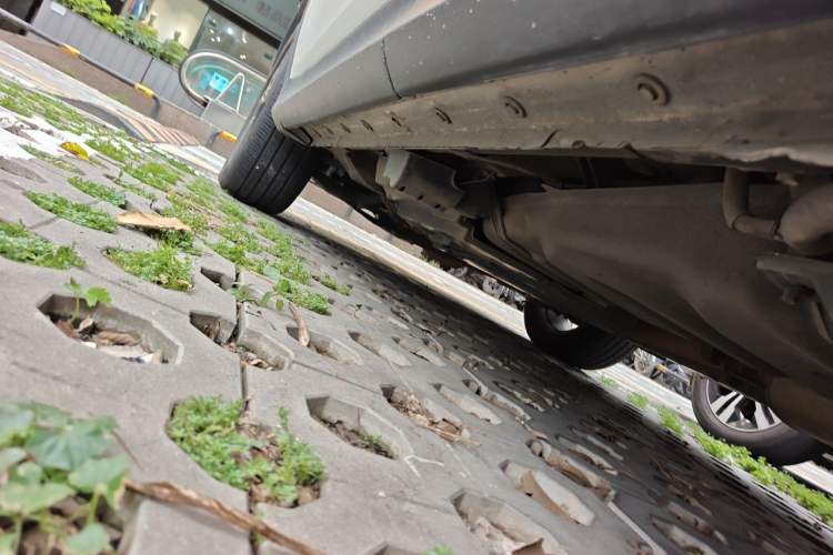 Used Toyota RAV4 2015 2.5L Automatic 4x4 Elite Edition Chassis Rear Left