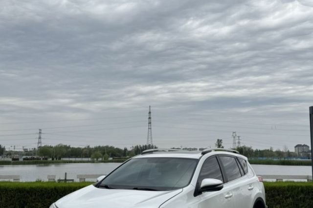 Used Toyota RAV4 2015 2.0L CVT Two-Wheel Drive Fashion Edition