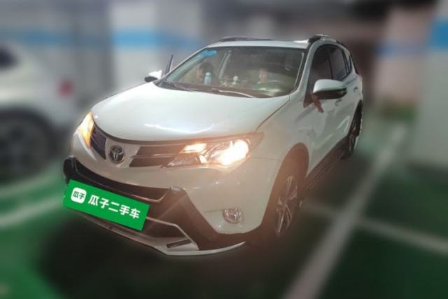 Toyota RAV4 2015 2.0L CVT Two-Wheel Drive Fashion Edition مستعملة