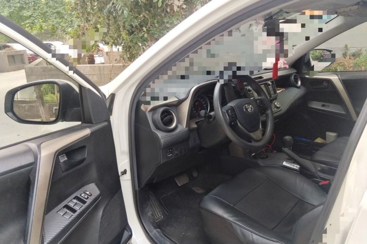 Used Toyota RAV4 2015 2.0L CVT Two-Wheel Drive Fashion Edition Driver Seat