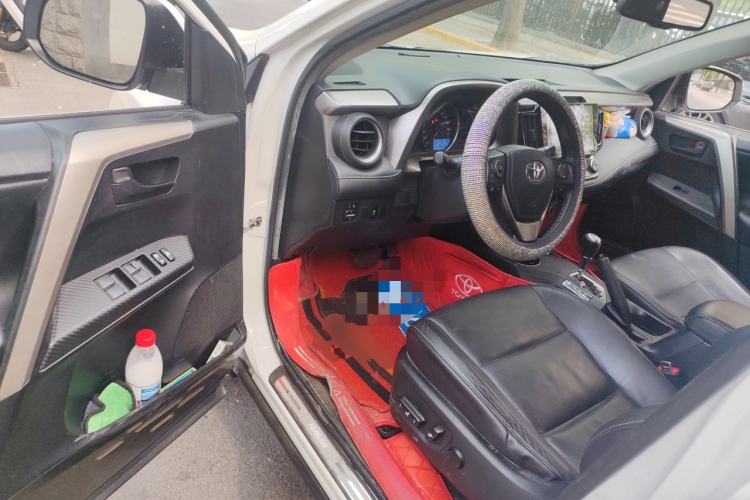 Used Toyota RAV4 2015 2.5L Automatic 4x4 Elite Edition Driver Seat