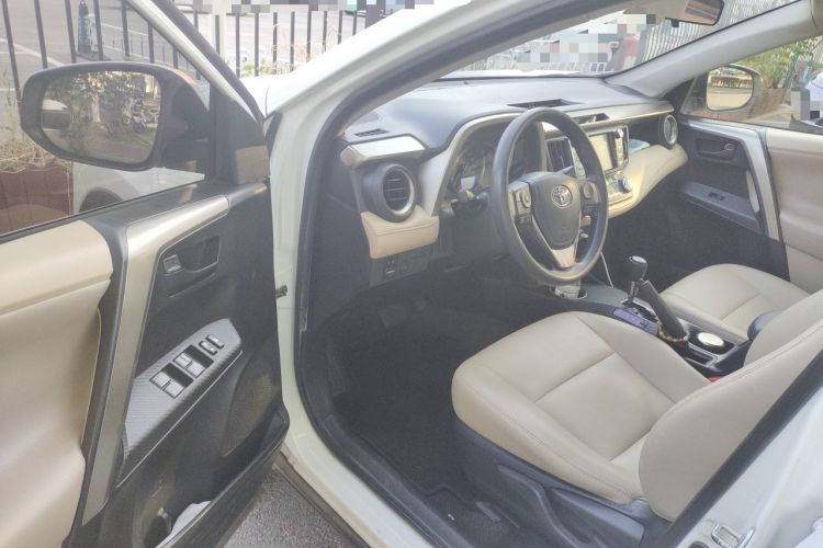 Used Toyota RAV4 2015 2.0L CVT Two-Wheel Drive Fashion Edition Driver Seat