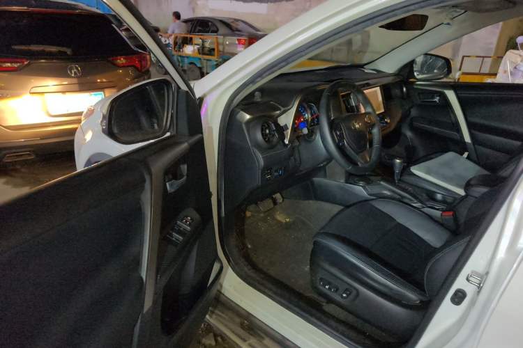Used Toyota RAV4 2015 2.0L CVT Four-Wheel Drive New Edition Driver Seat