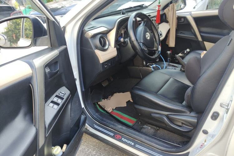 Used Toyota RAV4 2015 2.0L CVT Two-Wheel Drive Urban Edition Driver Seat