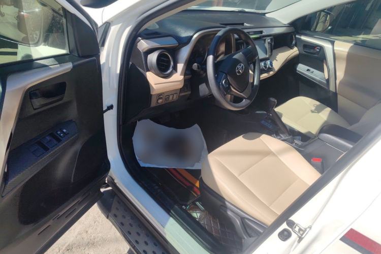 Used Toyota RAV4 2015 2.0L CVT Two-Wheel Drive Urban Edition Driver Seat