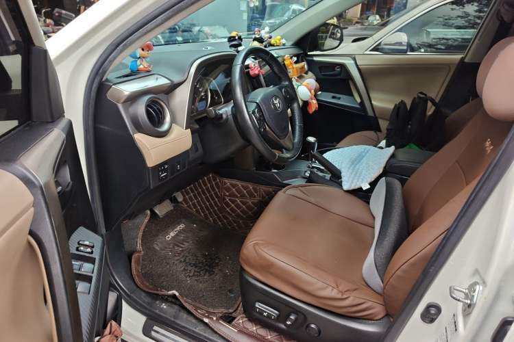 Used Toyota RAV4 2015 2.5L Automatic 4x4 Elite Edition Driver Seat