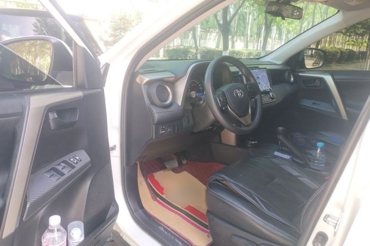 Used Toyota RAV4 2015 2.0L CVT Two-Wheel Drive Fashion Edition Driver Seat