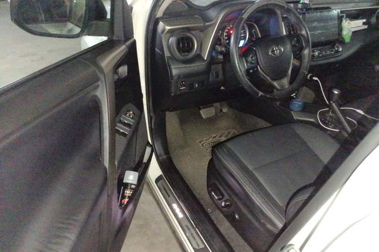 Used Toyota RAV4 2015 2.5L Automatic 4x4 Elite Edition Driver Seat
