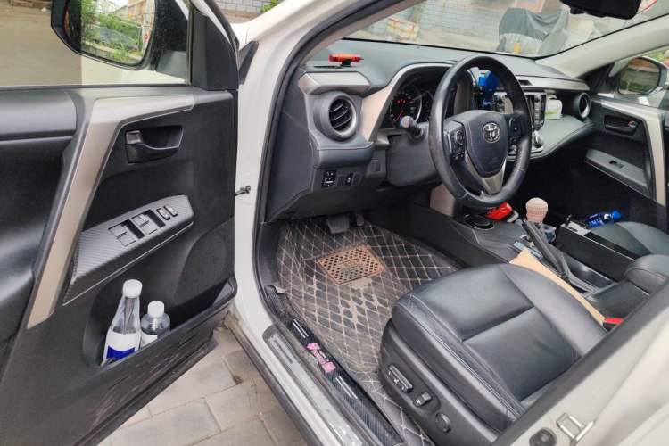 Used Toyota RAV4 2015 2.5L Automatic 4x4 Elite Edition Driver Seat