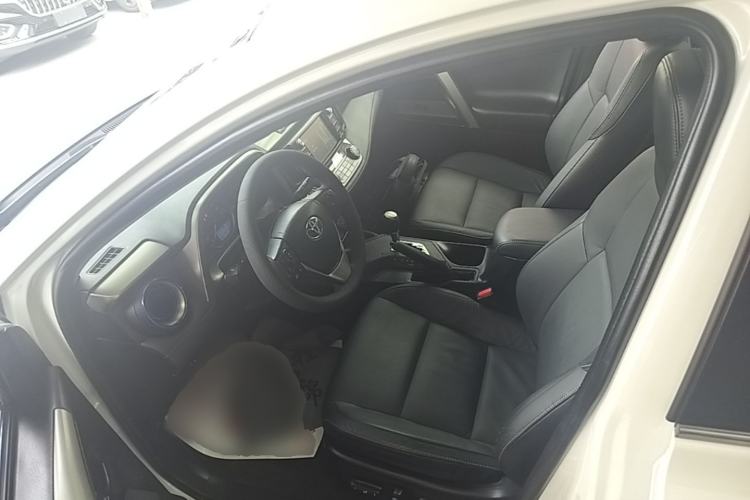 Used Toyota RAV4 2015 2.5L Automatic 4x4 Elite Edition Driver Seat