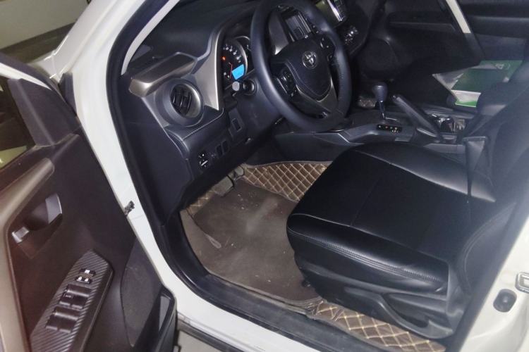 Used Toyota RAV4 2015 2.0L CVT Two-Wheel Drive Fashion Edition Driver Seat