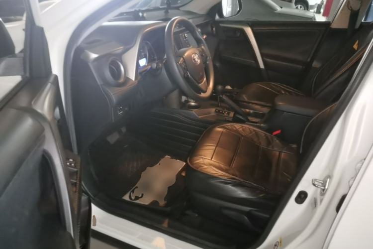 Used Toyota RAV4 2015 2.0L CVT Two-Wheel Drive Fashion Edition Driver Seat