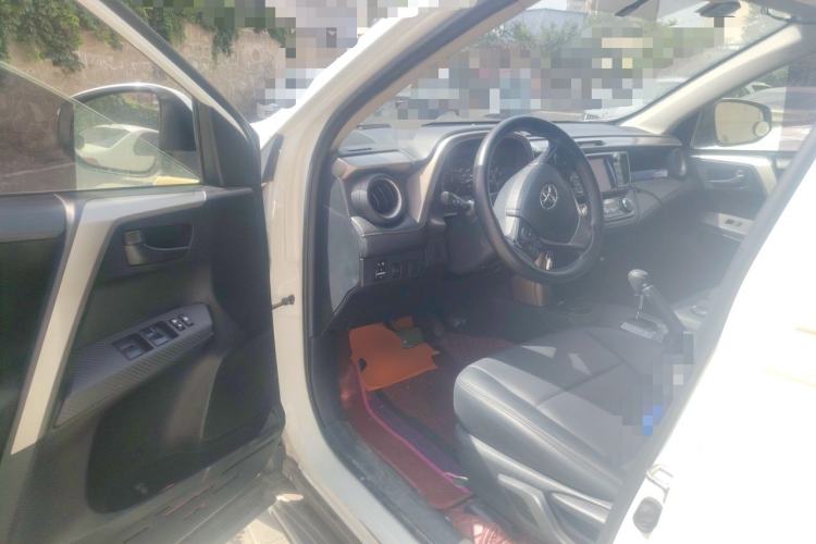 Used Toyota RAV4 2015 2.0L CVT Two-Wheel Drive Fashion Edition Driver Seat