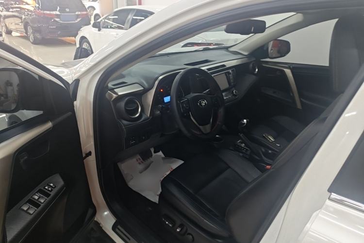 Used Toyota RAV4 2015 2.5L Automatic 4x4 Elite Edition Driver Seat