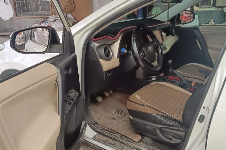 Used Toyota RAV4 2015 2.0L Manual Two-Wheel Drive Urban Edition Driver Seat
